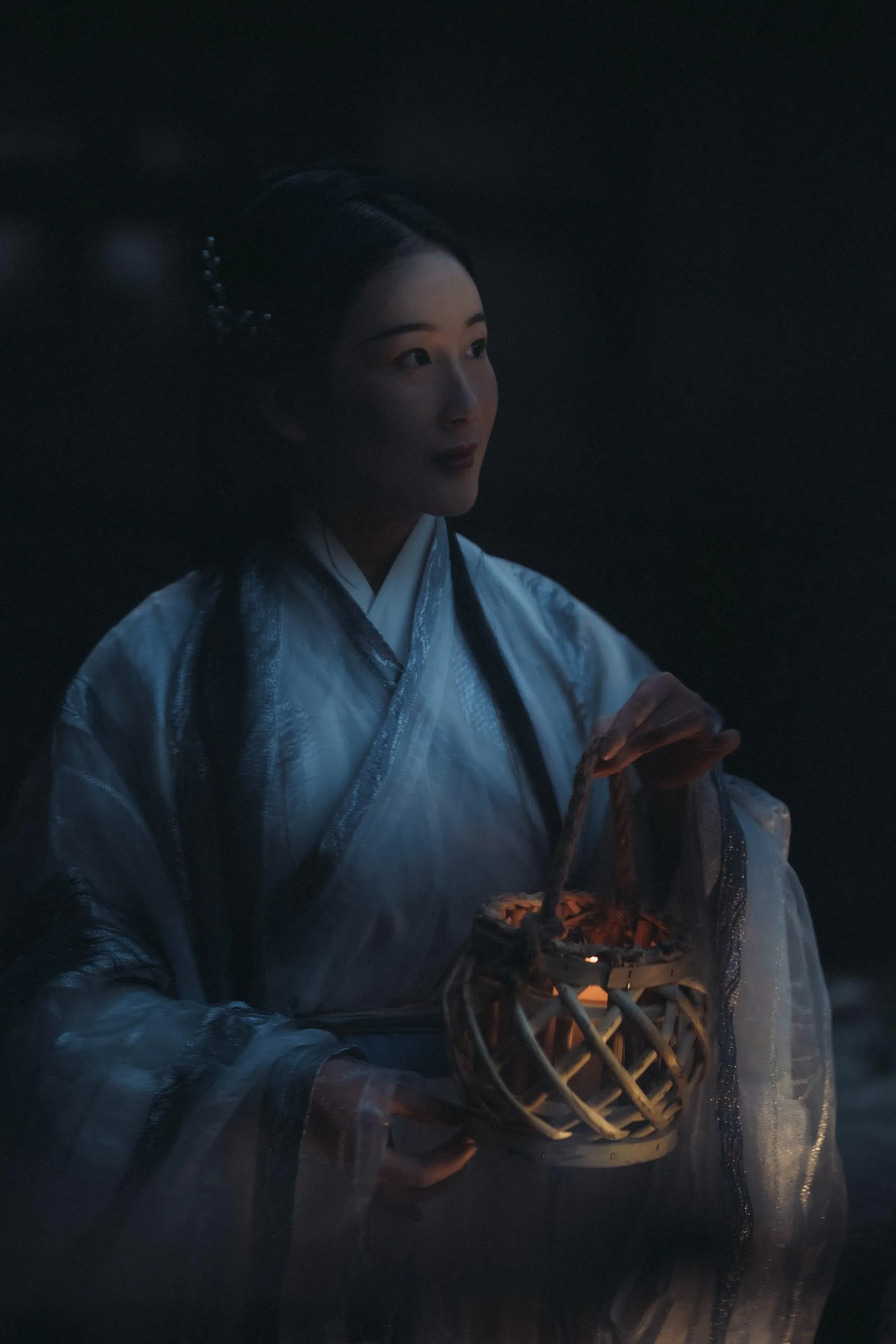 [YITUYU艺图语]2021.10.19 南歌子 淡蓝色忧伤静流淌 [27P]插图